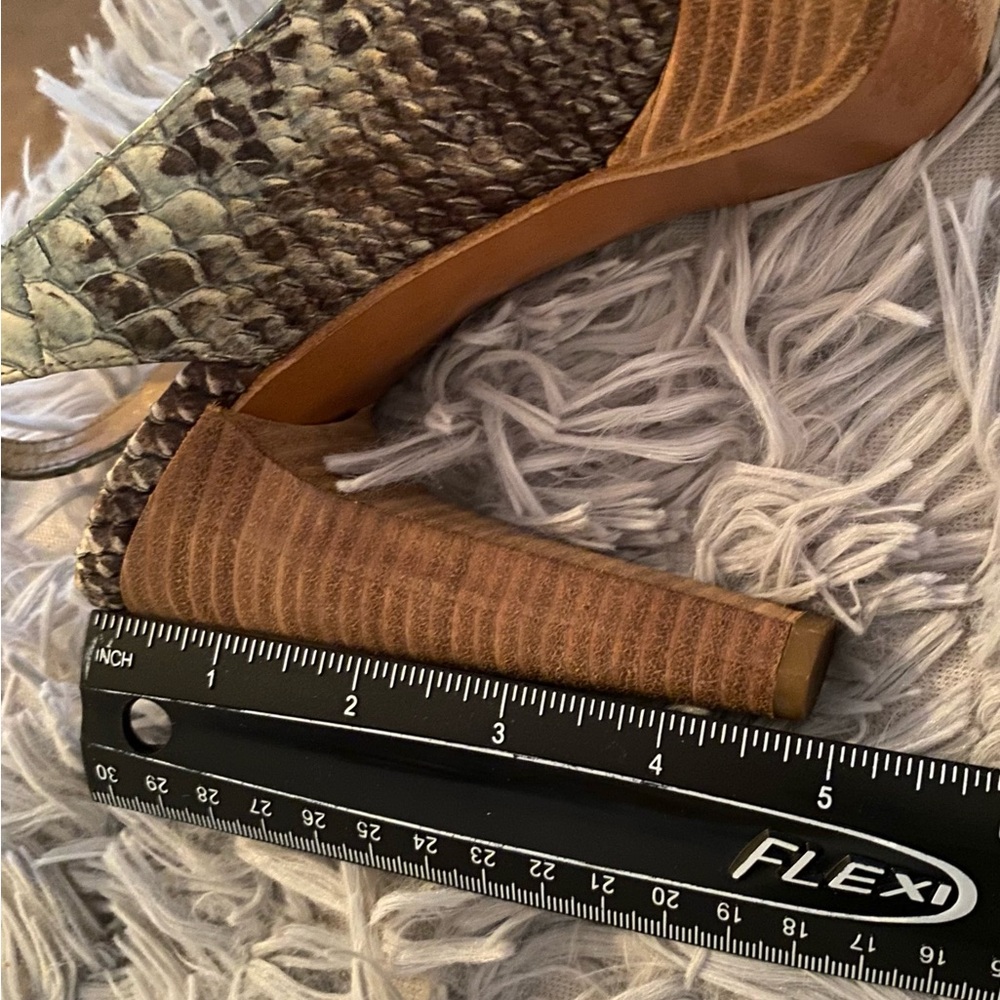 Designer’s Shoes - Picture 6 of 6